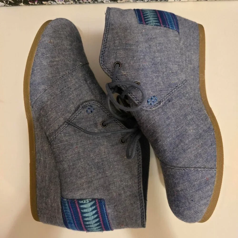 Toms step out